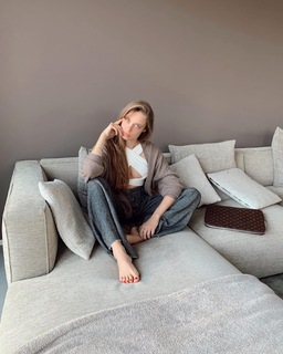 Xenia Tchoumitcheva feet photo thumbnail