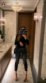 Xenia Tchoumitcheva feet photo thumbnail