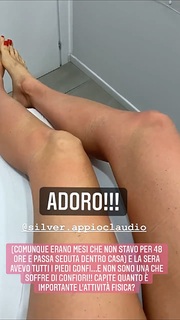Valentina Vignali feet photo thumbnail