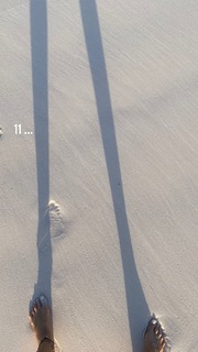 Elle Macpherson feet photo thumbnail