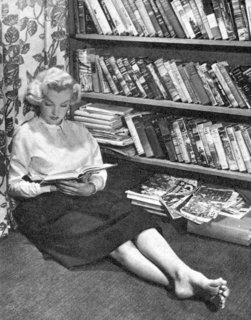 Marilyn Monroe feet photo thumbnail