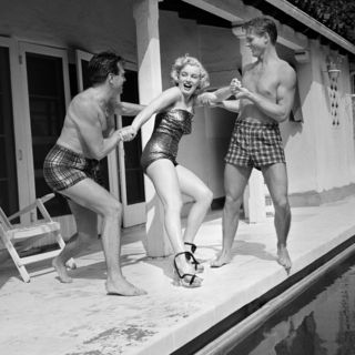 Marilyn Monroe feet photo thumbnail