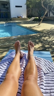 Isis Valverde feet photo thumbnail