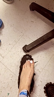 Victoria Waldrip feet photo thumbnail