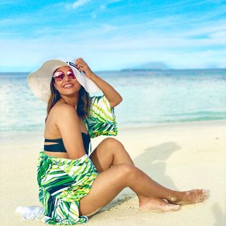 Hina Khan feet photo thumbnail
