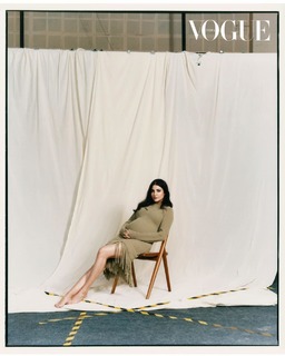 Anushka Sharma feet photo thumbnail