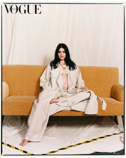 Anushka Sharma feet photo thumbnail