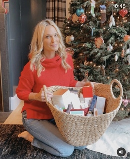 Molly Sims feet photo thumbnail
