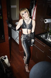 Miley Cyrus feet photo thumbnail
