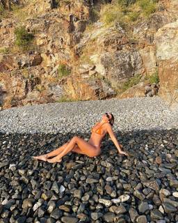 Sofia Richie feet photo thumbnail