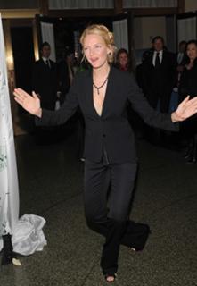Uma Thurman feet photo thumbnail
