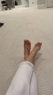 Victoria Waldrip feet photo thumbnail