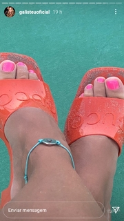 Adriane Galisteu feet photo thumbnail