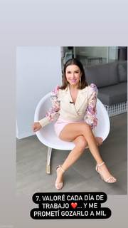 Laura González feet photo thumbnail