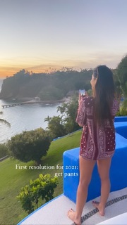 Olivia Munn feet photo thumbnail