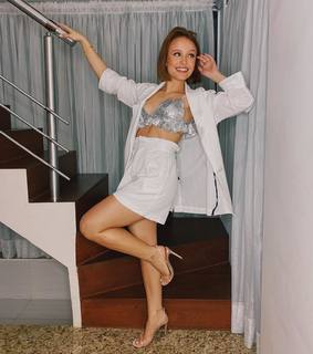 Larissa Manoela feet photo thumbnail