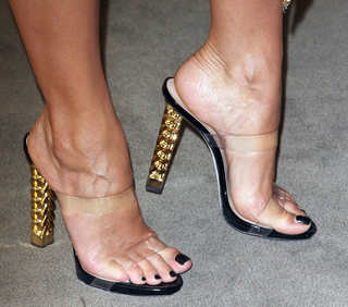 Rita Ora feet photo thumbnail