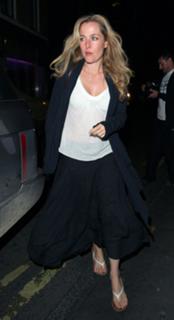 Gillian Anderson feet photo thumbnail
