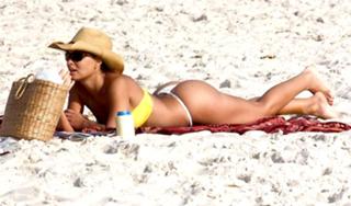 Juliana Paes feet photo thumbnail