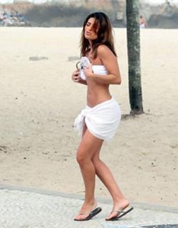 Juliana Paes feet photo thumbnail