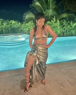 Rihanna feet photo thumbnail