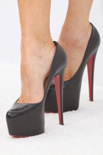 Fergie feet photo thumbnail