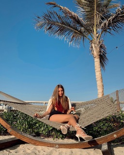Xenia Tchoumitcheva feet photo thumbnail