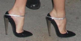 Fergie feet photo thumbnail
