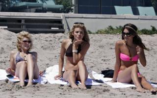 AnnaLynne McCord feet photo thumbnail