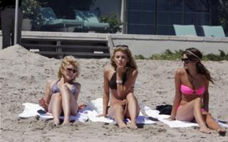 AnnaLynne McCord feet photo thumbnail