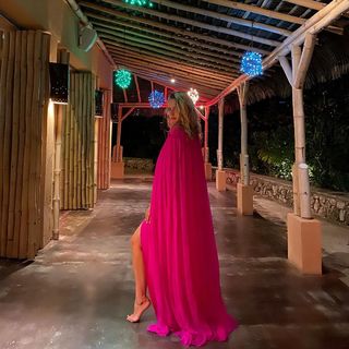 Alicia Silverstone feet photo thumbnail