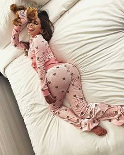 Anitta feet photo thumbnail