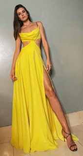 Camila Queiroz feet photo thumbnail