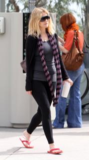 Drew Barrymore feet photo thumbnail