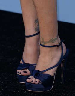 Christina Applegate feet photo thumbnail