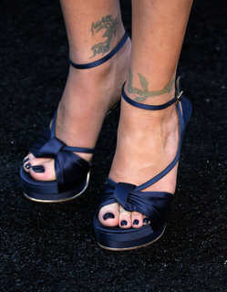 Christina Applegate feet photo thumbnail