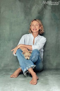 Naomi Watts feet photo thumbnail