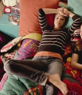 Emily Osment feet photo thumbnail