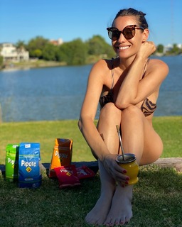 Carolina Ardohain feet photo thumbnail