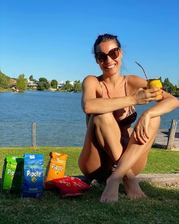Carolina Ardohain feet photo thumbnail