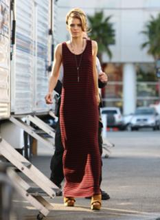 AnnaLynne McCord feet photo thumbnail