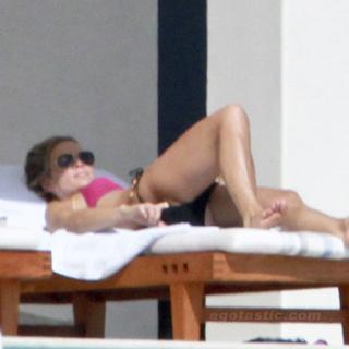 Molly Sims feet photo thumbnail
