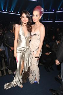 Selena Gomez feet photo thumbnail