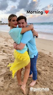 Lele Pons feet photo thumbnail