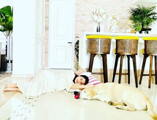 Anushka Sharma feet photo thumbnail