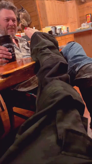 Gwen Stefani feet photo thumbnail