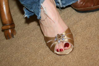 Julie Benz feet photo thumbnail