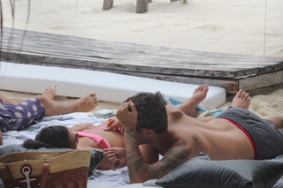 Dua Lipa feet photo thumbnail