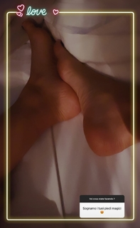Caterina Balivo feet photo thumbnail