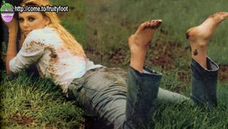 Charlize Theron feet photo thumbnail